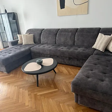 T&j Apartment *